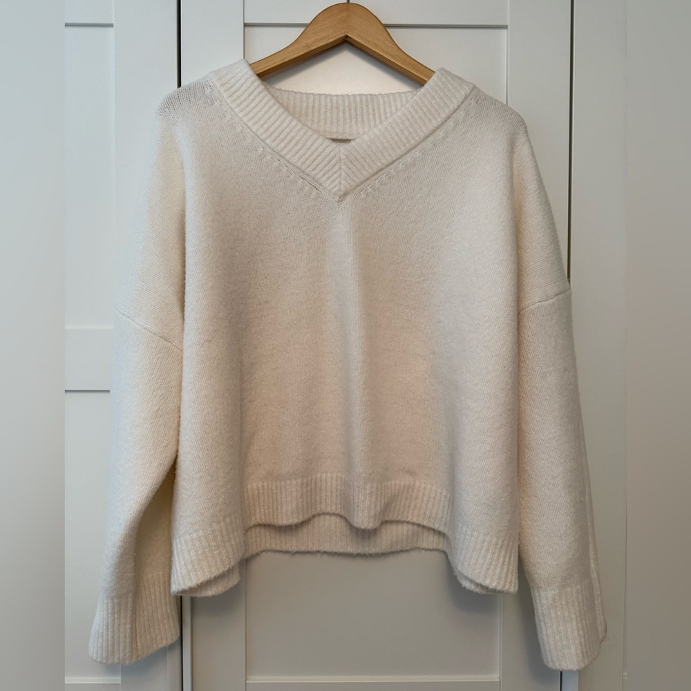 Cozy V-Neck Cream Abercrombie Sweater, XL